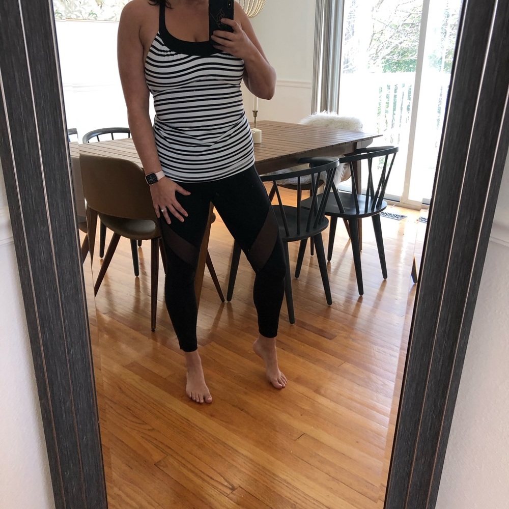 Lululemon size 8 yoga tank striped black and white